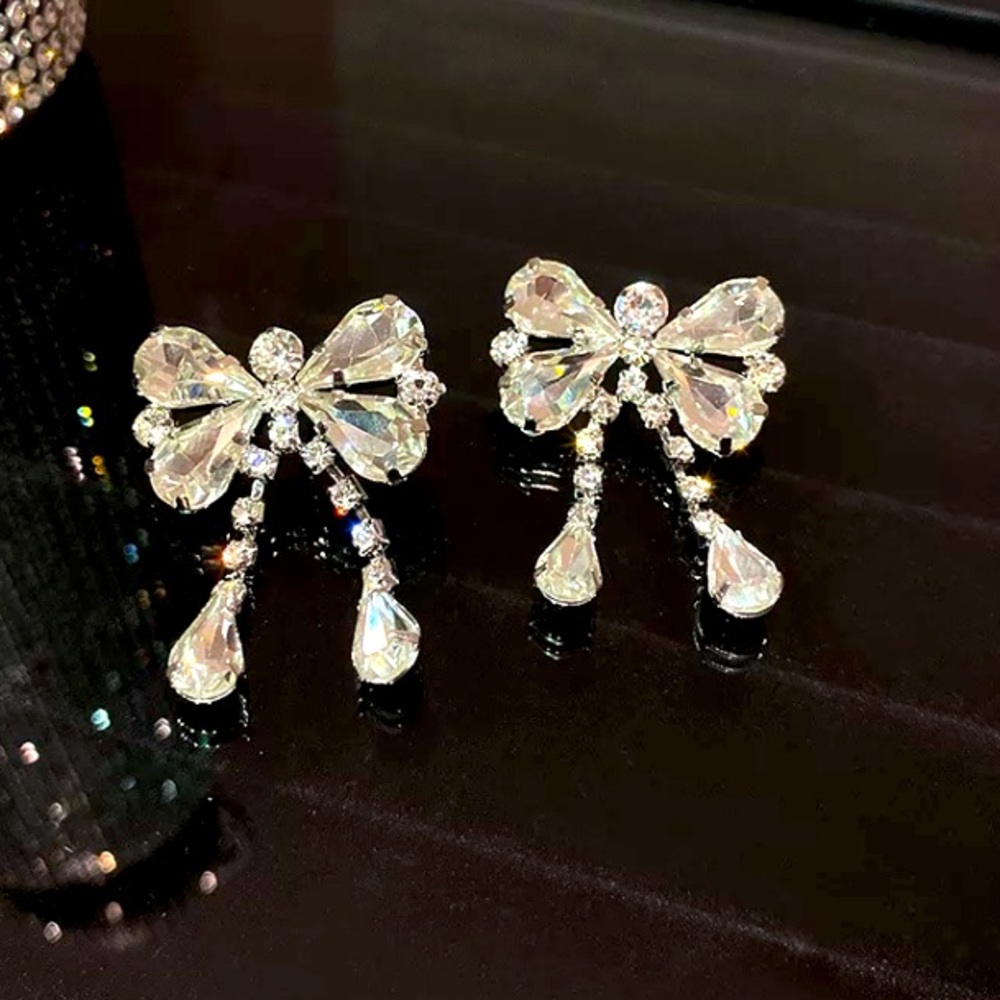 🌟 Amazing Bow Crystals Earrings
